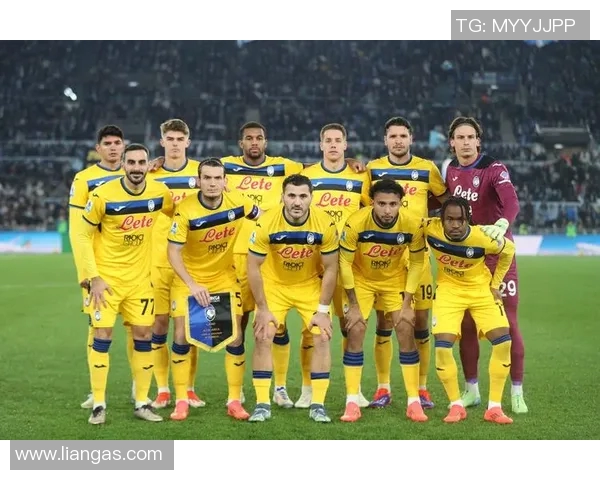 足球明星全力护航女友生活揭秘背后的甜蜜与挑战